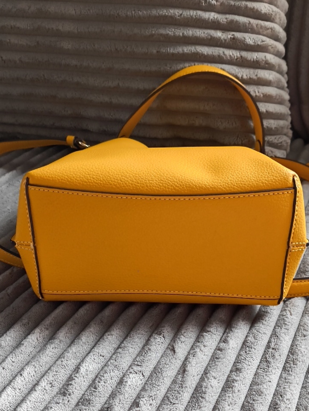 Coach Mollie 22 Leather Bucket Bag with Matching Key Ring Card Case - Retro 💛 - Picture 12 of 16